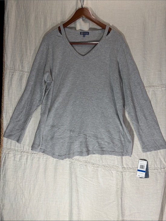 Democracy Tops - Democracy Gray Waffle Knit V Neck Cold Shoulder Top XL NWT